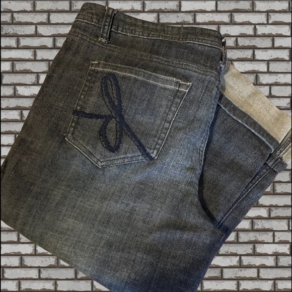 Bisou Bisou Capri jeans. clearance price if bundled w any $15 or less item - Picture 2 of 5